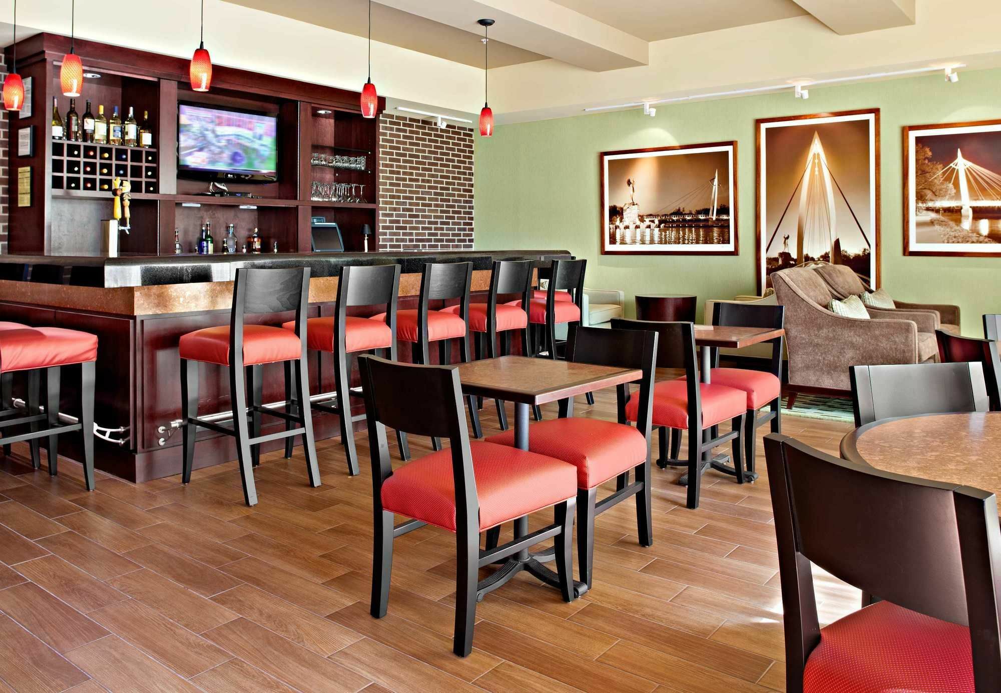 Fairfield Inn & Suites By Marriott Wichita Downtown Extérieur photo